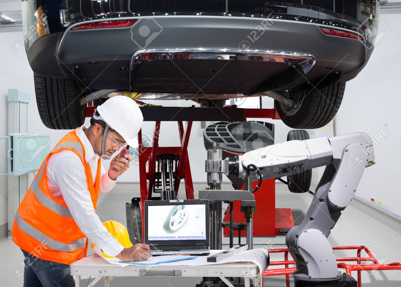 支援ロボット検査ホイール バランス自動車産業 4 0 概念で現代の車のメカニック の写真素材 画像素材 Image 支援ロボット検査ホイール バランス自動車産業 4 0 概念で現代の車のメカニック の写真素材 画像素材 Image