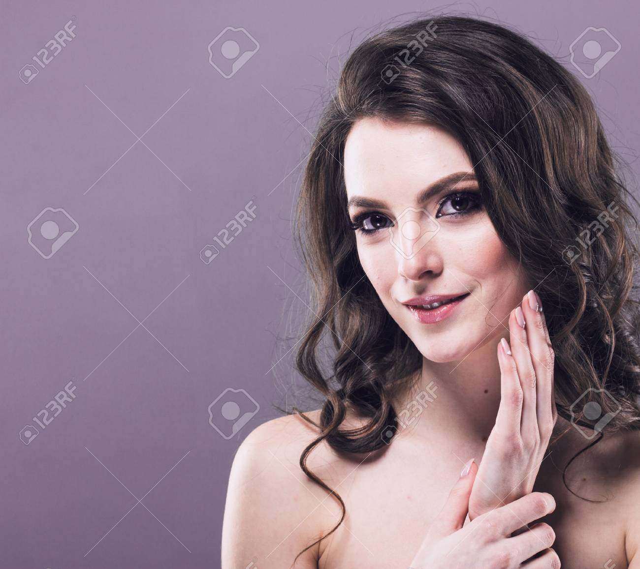 Immagini Stock Ritratto Di Bellezza Cosmetici Closeup Donna Per Il Salone E La Pubblicita Belle Persone E Pelle Sana Cura E Capelli Image