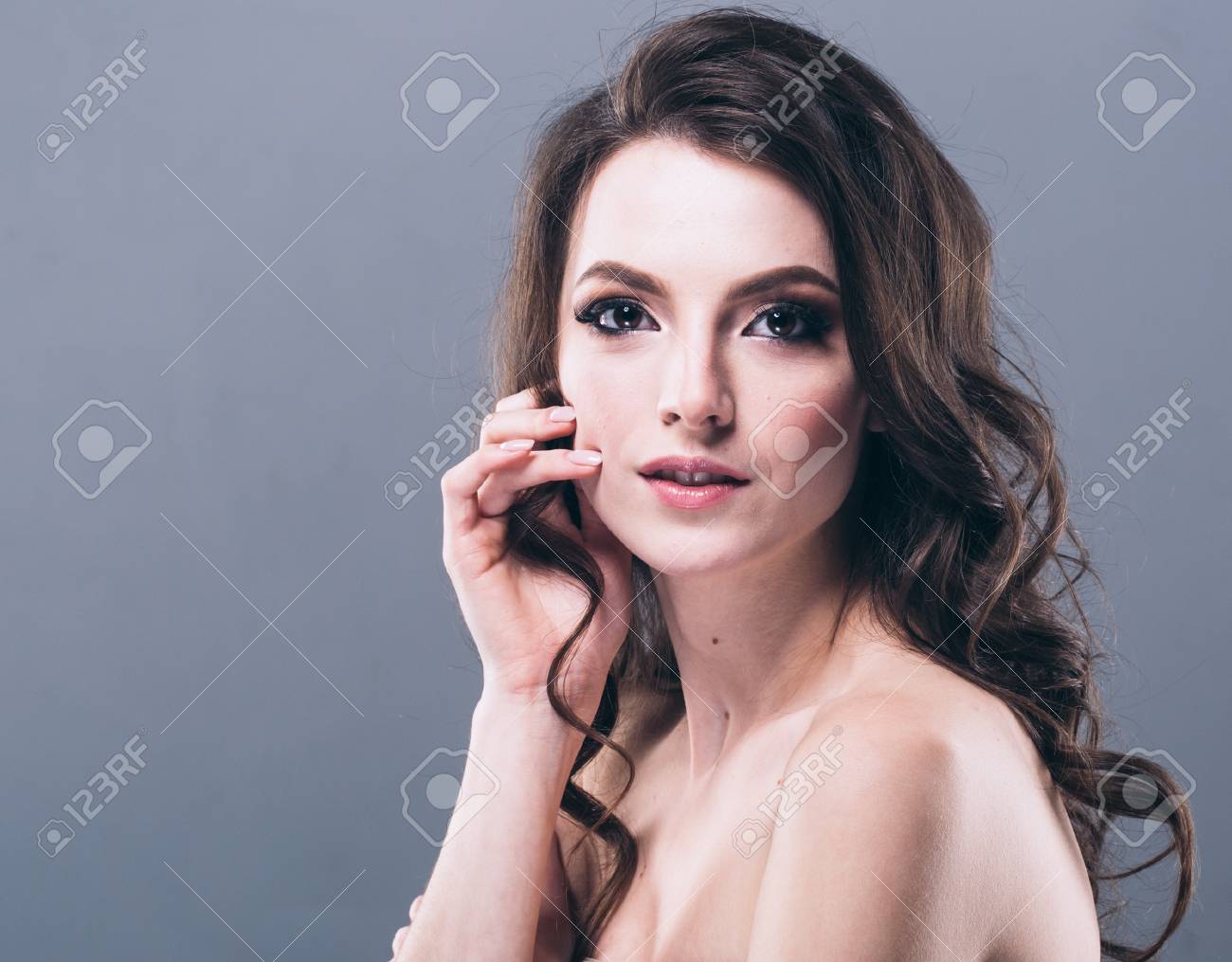 Immagini Stock Ritratto Di Bellezza Cosmetici Closeup Donna Per Il Salone E La Pubblicita Belle Persone E Pelle Sana Cura E Capelli Image