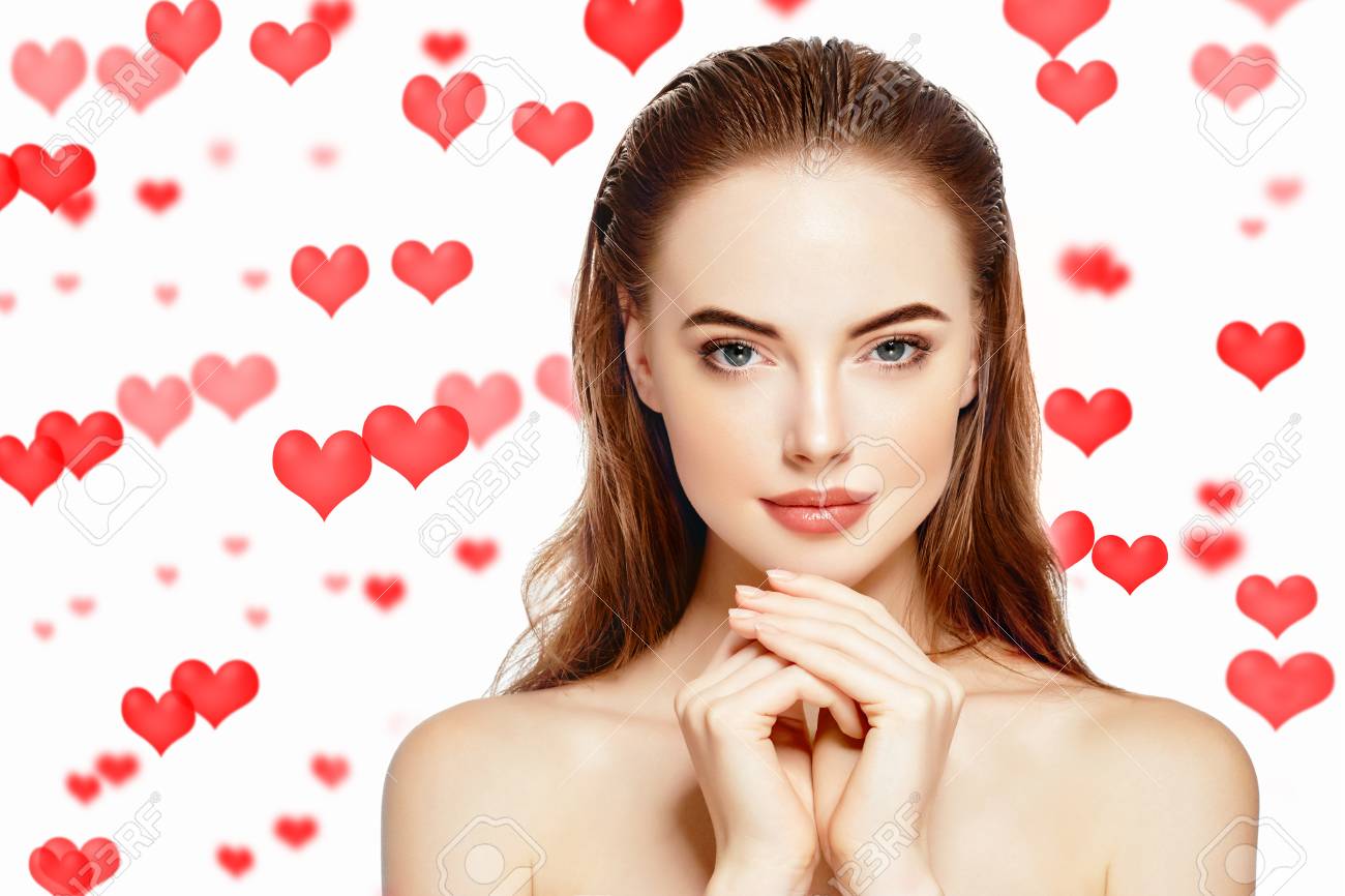 聖バレンタインの日心美しい女性顔肖像画美肌ケア概念美しい美若いモデルの女の子顔の皮膚ファッション ビューティー モデル の写真素材 画像素材 Image