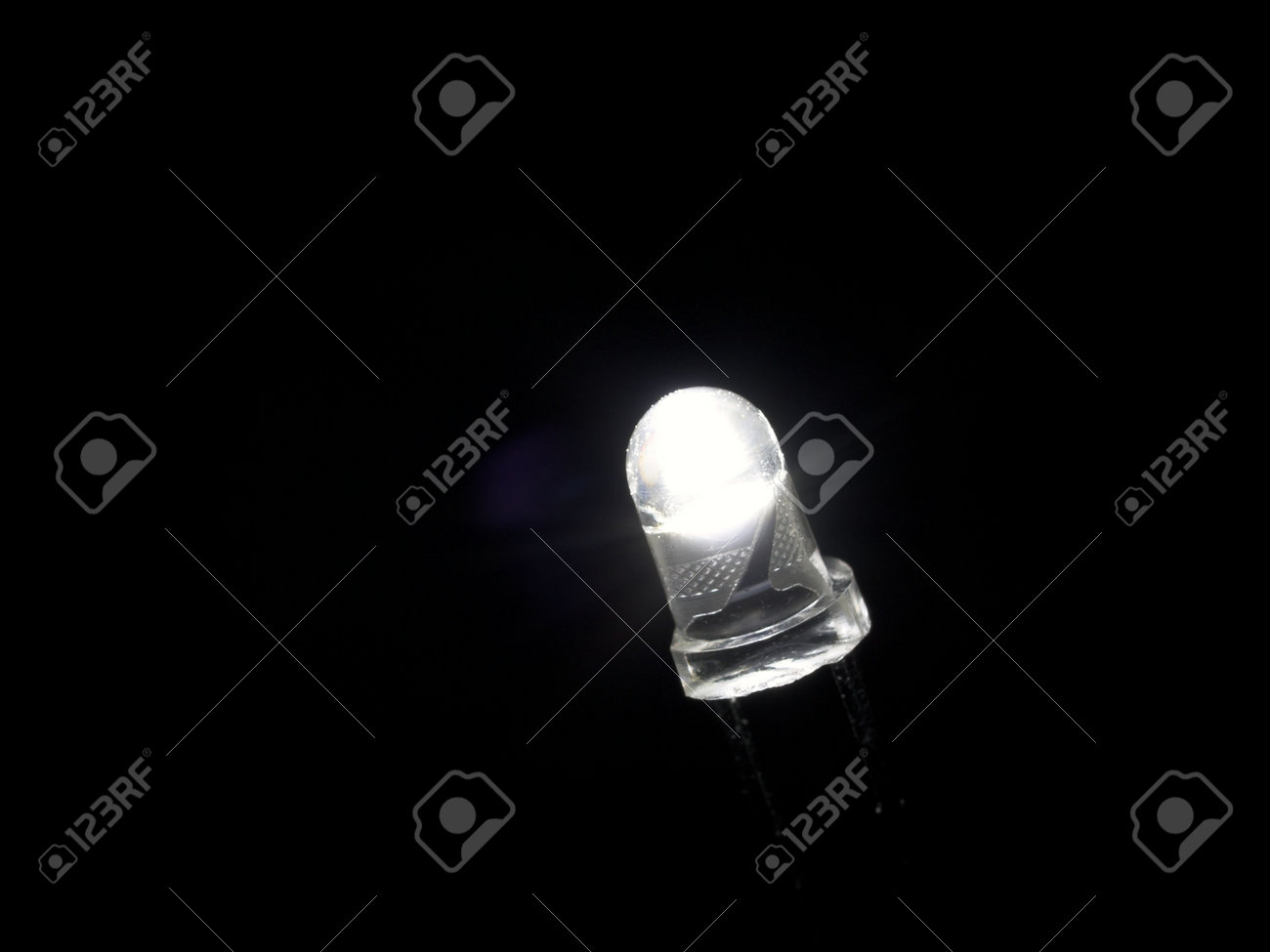 Beleuchten Weisser Led Auf Schwarzem Hintergrund Lokalisiert Lizenzfreie Fotos Bilder Und Stock Fotografie Image
