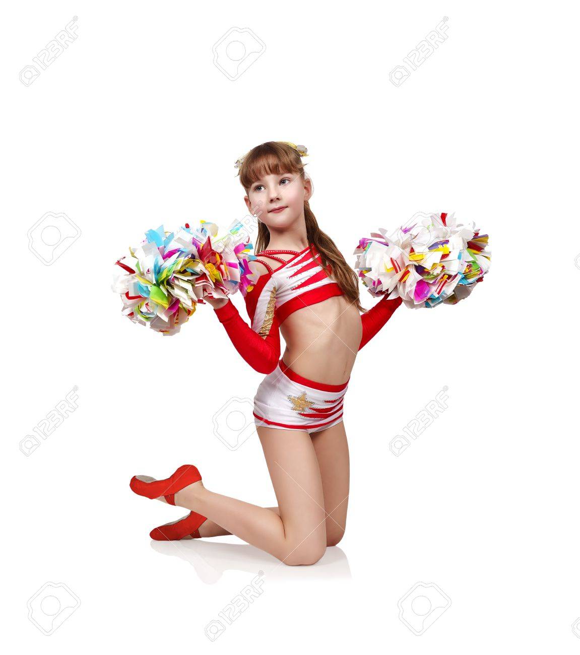 Junge Cheerleader Madchen In Uniform Kniend Mit Pompons Lizenzfreie Fotos Bilder Und Stock Fotografie Image 74258527