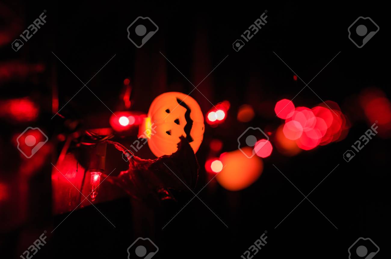 シエラマドレ 10月31日 アレグリアアベニュー シエラマドレ ロサンゼルス郡 カリフォルニア州 米国で10月31日にスーパーハロウィーンの装飾 の写真素材 画像素材 Image