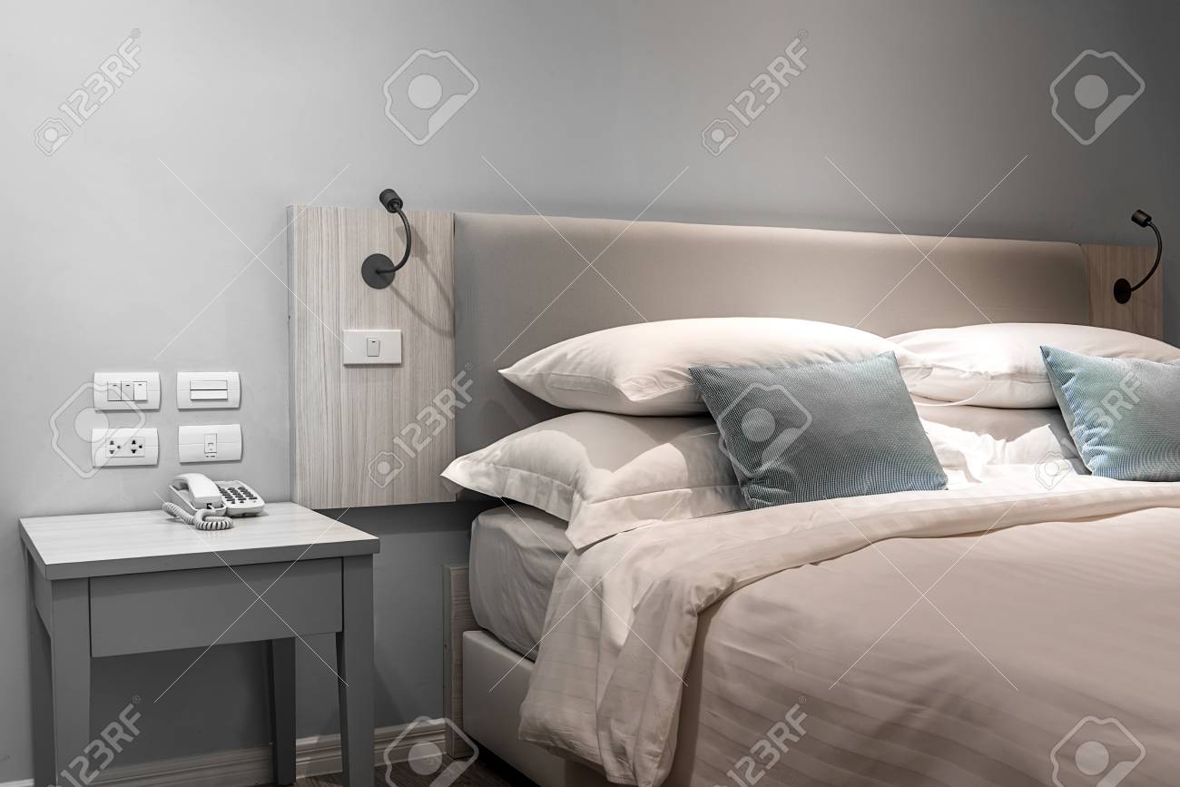 Modernes Schlafzimmer Design, Doppelbett. Lizenzfreie Fotos, Bilder ... Modernes Schlafzimmer Design, Doppelbett. Lizenzfreie Fotos, Bilder ...