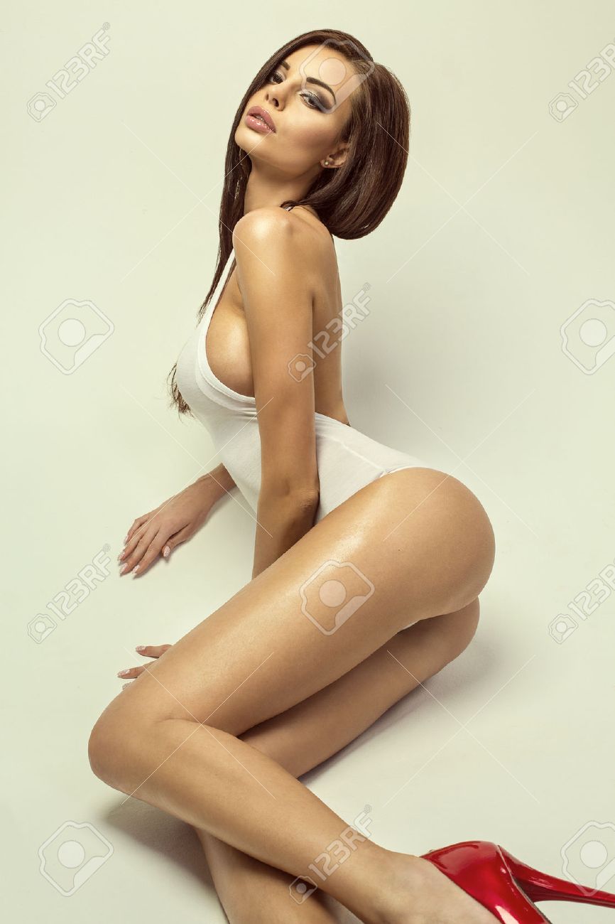Hot Brunette Photos