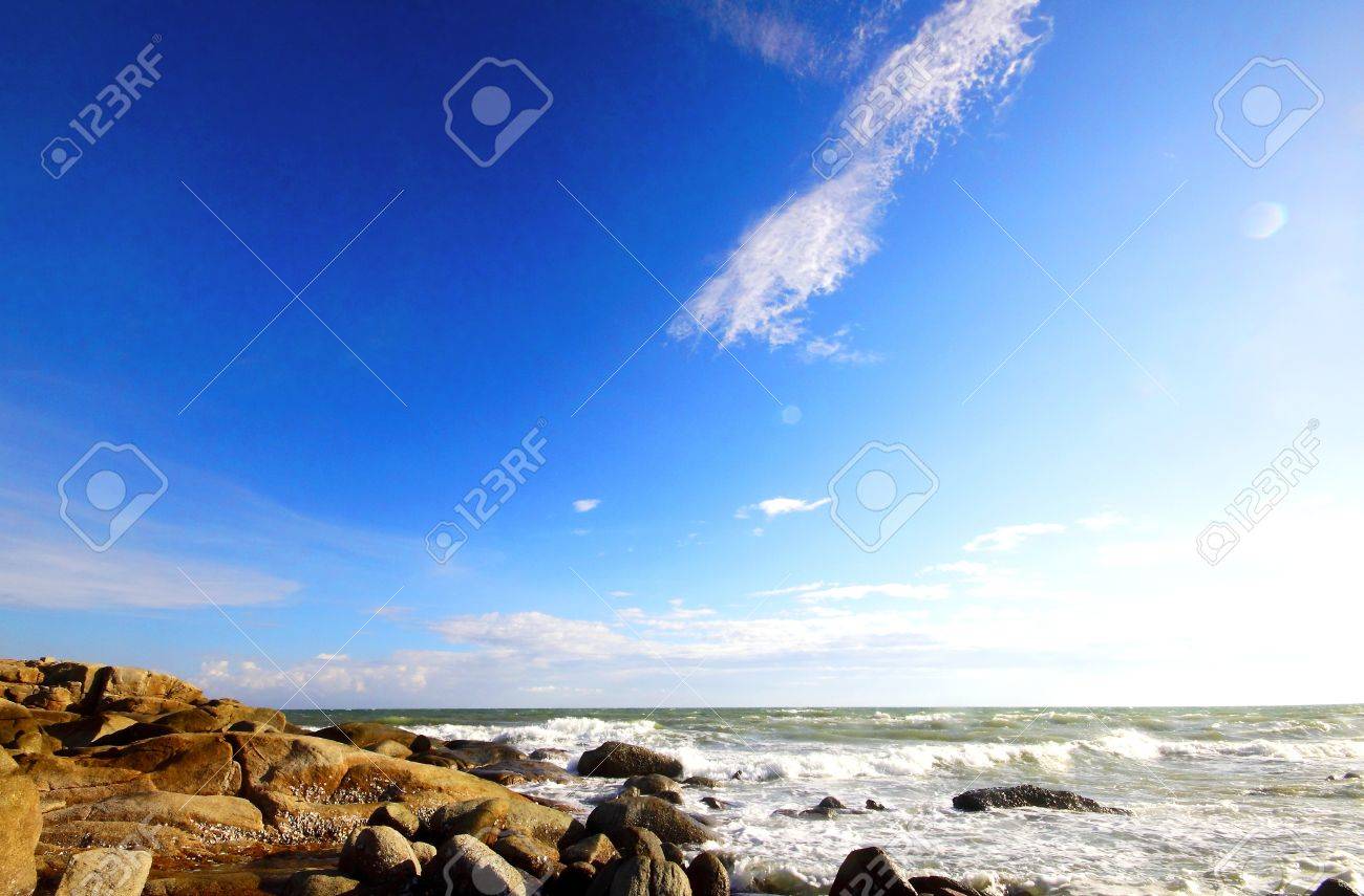 Le Patio En Pierre Blanche Dans La Plage De Rayong Thaïlande