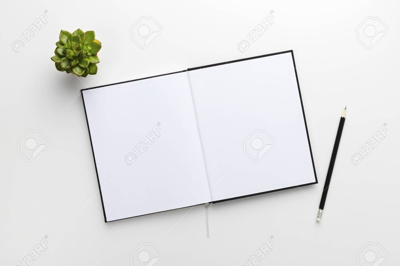 本と鉛筆で現代的な白い机の上から見る の写真素材 画像素材 Image 78049298