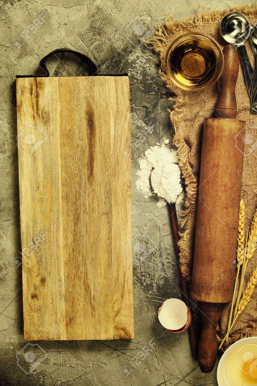 Vista Superiore Sui Vecchi Utensili Da Cucina Della Cucina Sulla ... Vista Superiore Sui Vecchi Utensili Da Cucina Della Cucina Sulla ...