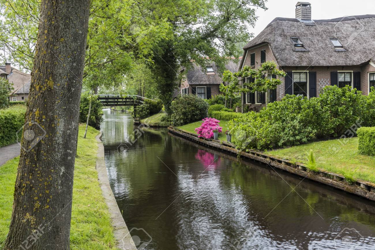 小さいながらおしゃれな町のヒートホールン古い記念碑的な茅葺民家 運河 オーファーアイセル州 オランダ の写真素材 画像素材 Image 小さいながらおしゃれな町のヒートホールン古い記念碑的な茅葺民家 運河 オーファーアイセル州 オランダ の写真素材 画像素材 Image