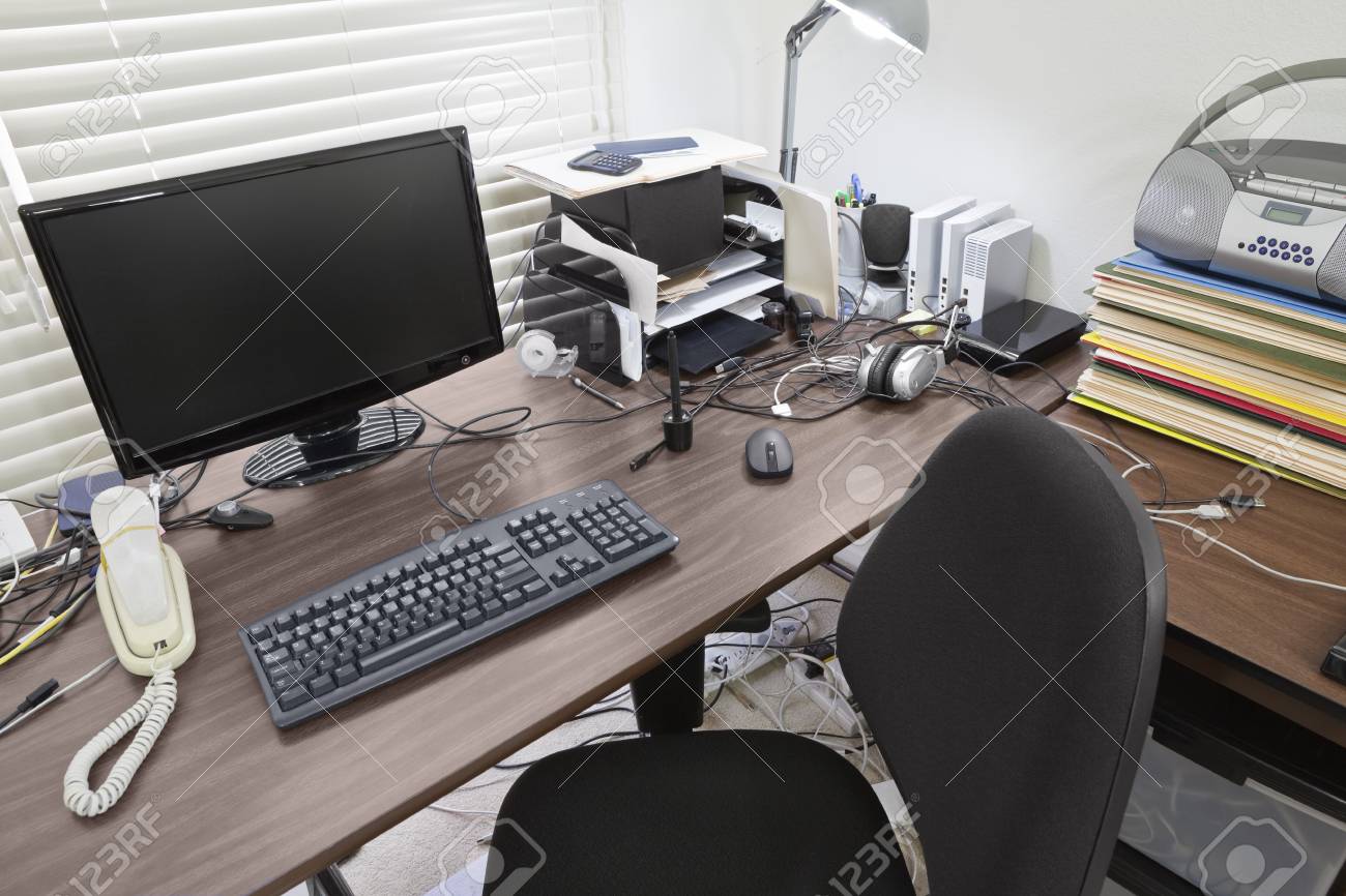 schreibtische für das büro zu hause räume büro besetzt schreibtisch in einem hellen büro zu hause standardbild 9887762 in einem hellen zu lizenzfreie schreibtische für das büro zu hause räume büro besetzt schreibtisch in einem hellen büro zu hause standardbild 9887762 in einem hellen zu lizenzfreie