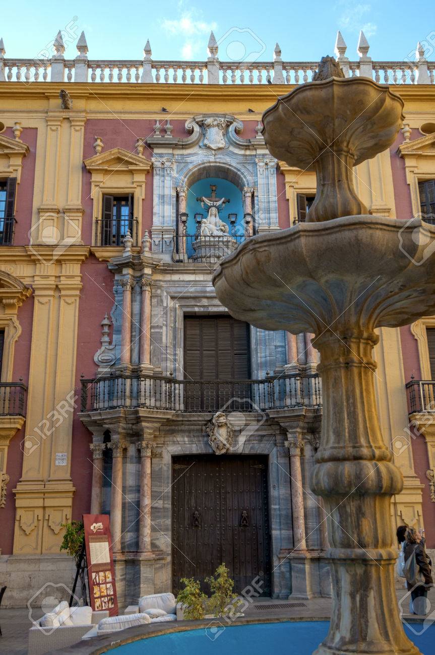 https://previews.123rf.com/images/klublub/klublub1501/klublub150100109/35493789-malaga-12-giugno-vista-stradale-della-citt%C3%A0-con-terrazze-caffetteria-e-negozi-il-12-giugno-2013-a-mala.jpg