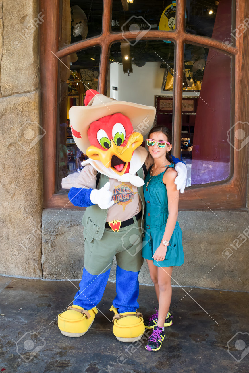 ウッディ ウッドペッカー文字ユニバーサル スタジオ アイランド オブ アドベンチャー テーマパークでポーズの女の子 の写真素材 画像素材 Image ウッディ ウッドペッカー文字ユニバーサル スタジオ アイランド オブ アドベンチャー テーマパークでポーズの女の子 の写真素材 画像素材 Image