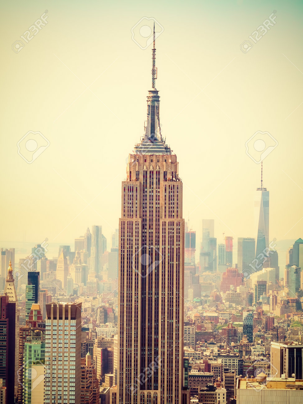 엠파이어 스테이트 빌딩 (Empire State Building)과 뉴욕의 도시 로열티 무료 사진, 그림, 이미지 그리고  스톡포토그래피. Image 45024701