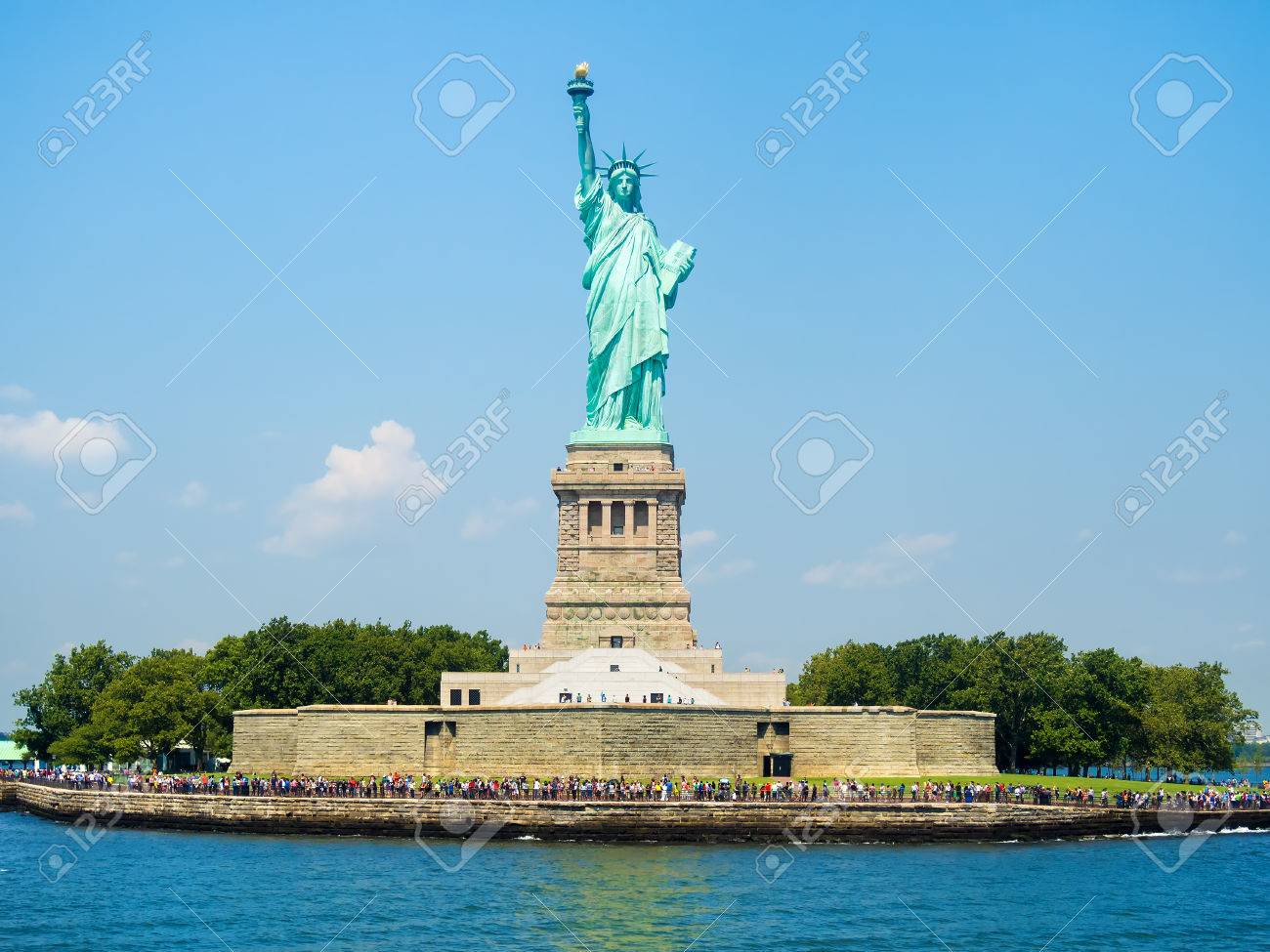 La Statue De La Liberte A New York Sur Une Belle Journee D Ete Banque D Images Et Photos Libres De Droits Image