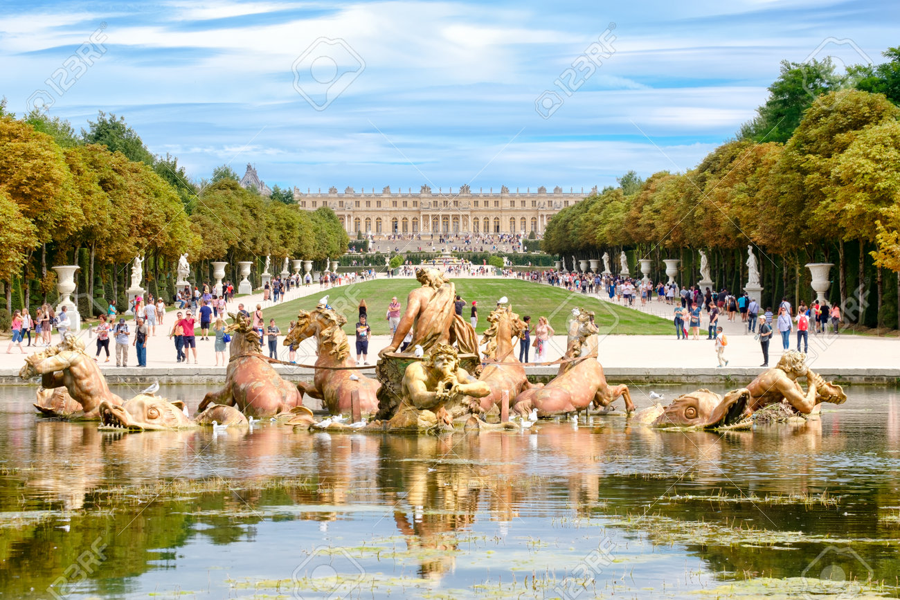 La Famosa Fuente De Apolo Y Los Jardines Del Palacio De Versalles ...