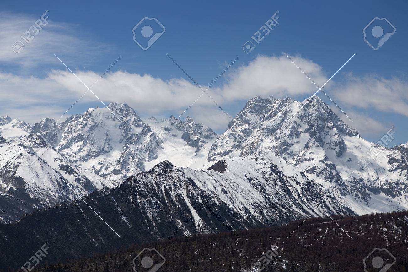 La Plus Haute Montagne De Neige De Sainte Montagne De Ltibétain En Gamme Melli Montagne Himalaya Shangri La Chine