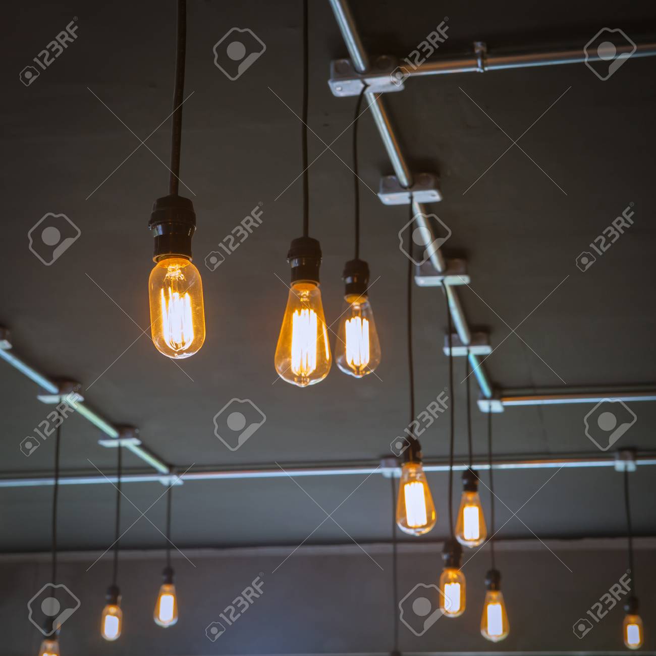 Linea De Iluminacion En La Decoracion De La Pared Superior Fotos Retratos Imagenes Y Fotografia De Archivo Libres De Derecho Image 39952344