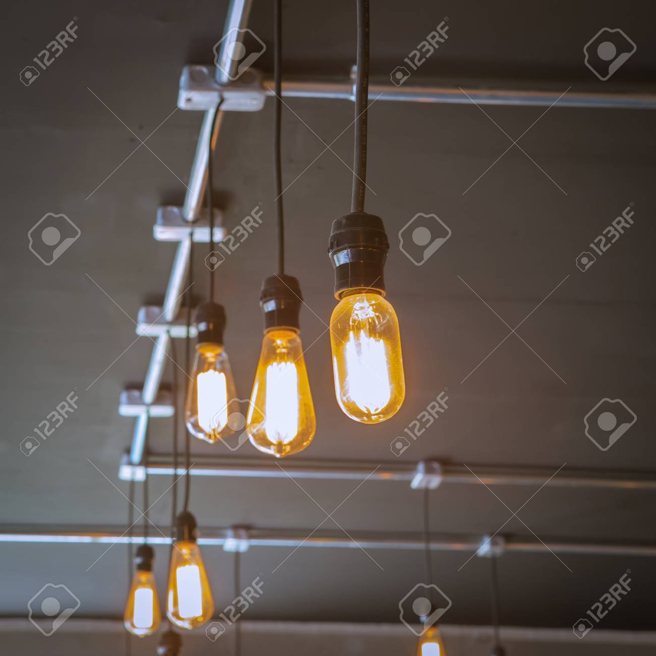 Linea De Iluminacion En La Decoracion De La Pared Superior Fotos Retratos Imagenes Y Fotografia De Archivo Libres De Derecho Image 39952346