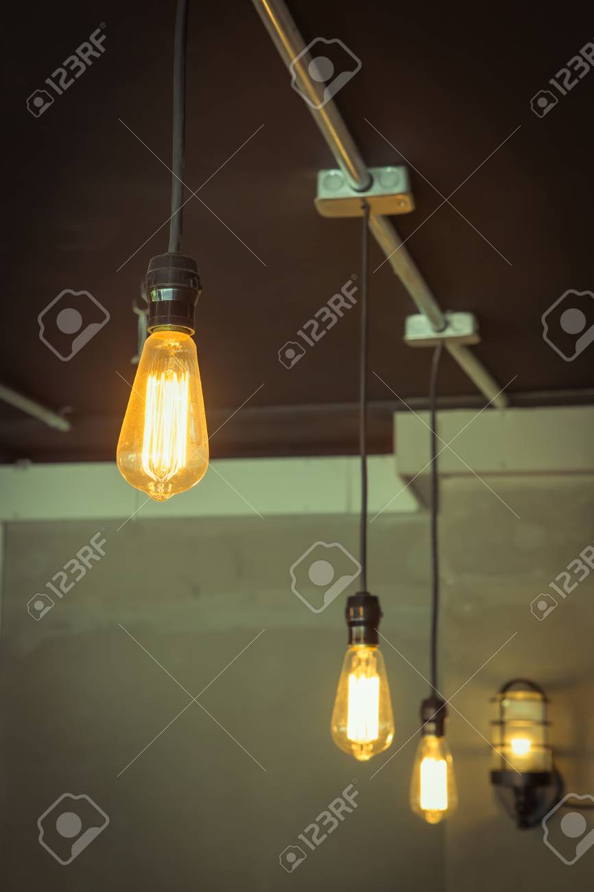 Linea De Iluminacion En La Decoracion De La Pared Superior Fotos Retratos Imagenes Y Fotografia De Archivo Libres De Derecho Image 39016934