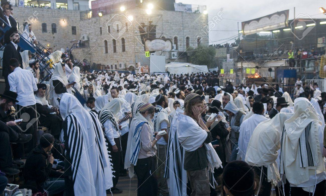 Meron, Israel - 10 De Mayo: Judios Ortodoxos Celebra Lag Baomer En El Bar Iojai Tumba En Merón, Israel El 10 De Mayo De 2012, Lag Baomer Es Una Festividad Judía En