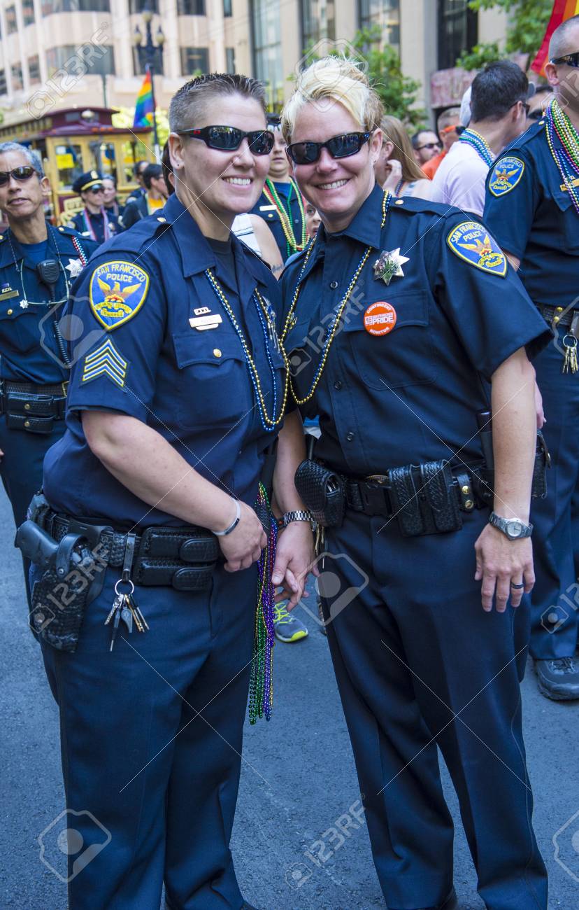 サンフランシスコ 6 月 30 日 13 年 6 月 30 日に毎年恒例のサンフランシスコのゲイ プライド パレードでサン対岸から見た写真警察 参加から正体不明警察スタッフ の写真素材 画像素材 Image