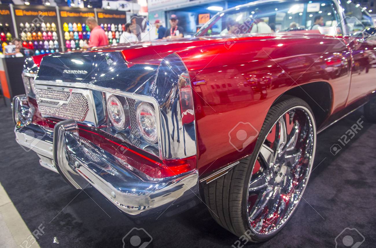 14 年 11 月 7 日に ネバダ ラスベガスの Sema ショーでラスベガス 11 月 7 日 古いクラシックカー Sema ショーはプレミア自動車特産品の貿易世界のイベントです の写真素材 画像素材 Image