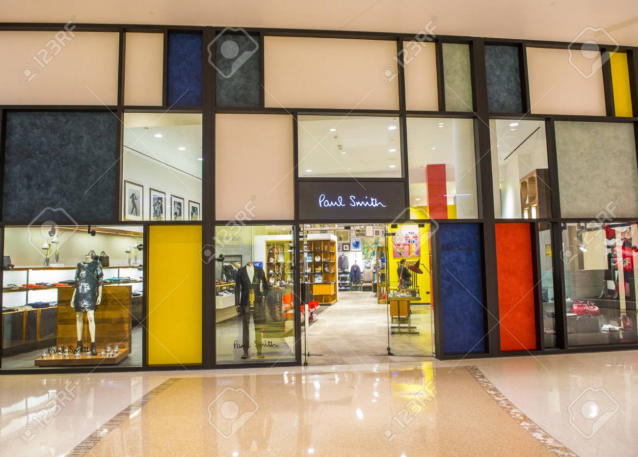 ラスベガス 9 月 03 15 年 9 月 3 日にラスベガス ストリップのポール スミスの店の外観 ポール スミスは以上 300 ショップ世界中のイギリス人デザイナーです の写真素材 画像素材 Image ラスベガス 9 月 03 15 年 9 月 3 日にラスベガス ストリップのポール スミスの店の外観 ポール スミスは以上 300 ショップ世界中のイギリス人デザイナーです の写真素材 画像素材 Image
