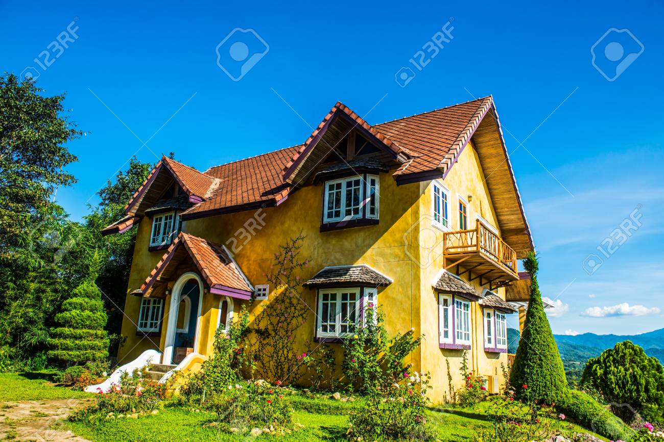 パイ シティでタイの黄色い家。の写真素材・画像素材 Image 79248418