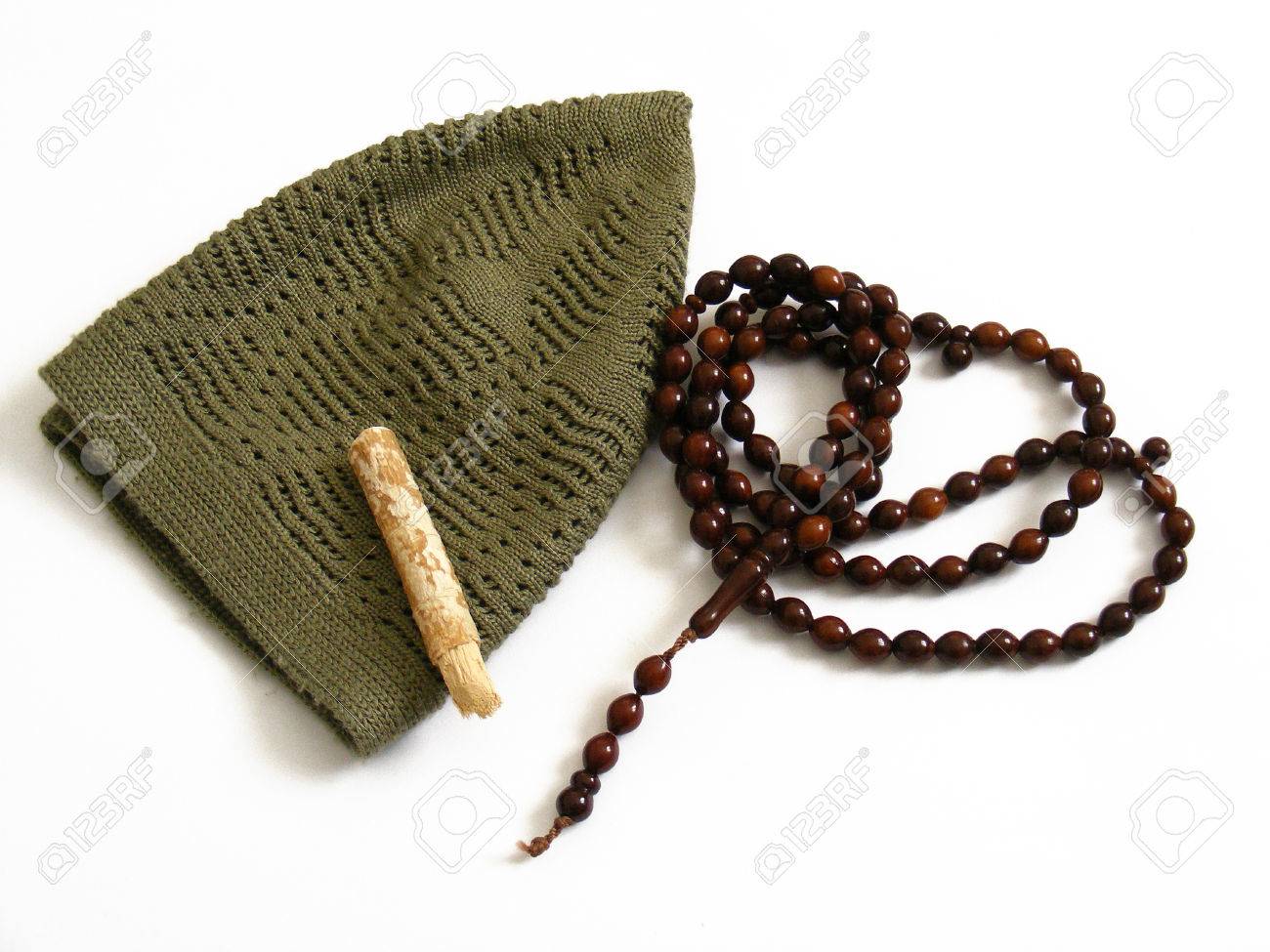 Materialien Im Gebet Im Islam Scheitelkappchen Misvak Und Rosenkranz Verwendet Lizenzfreie Fotos Bilder Und Stock Fotografie Image