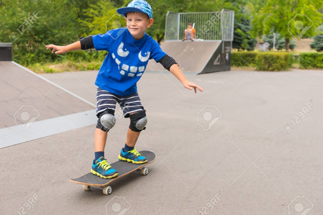 Child on skateboard Clearance