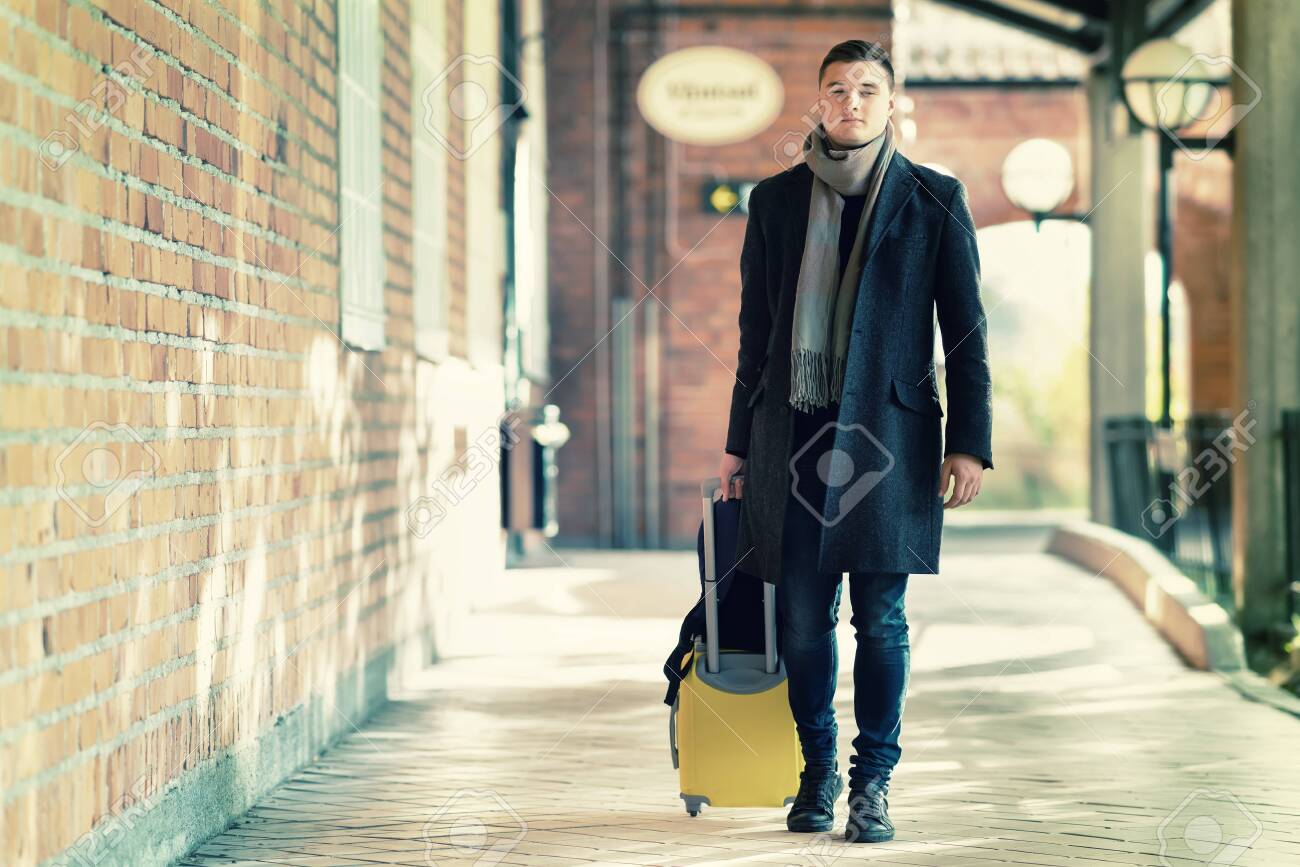 abrigo con bufanda hombre