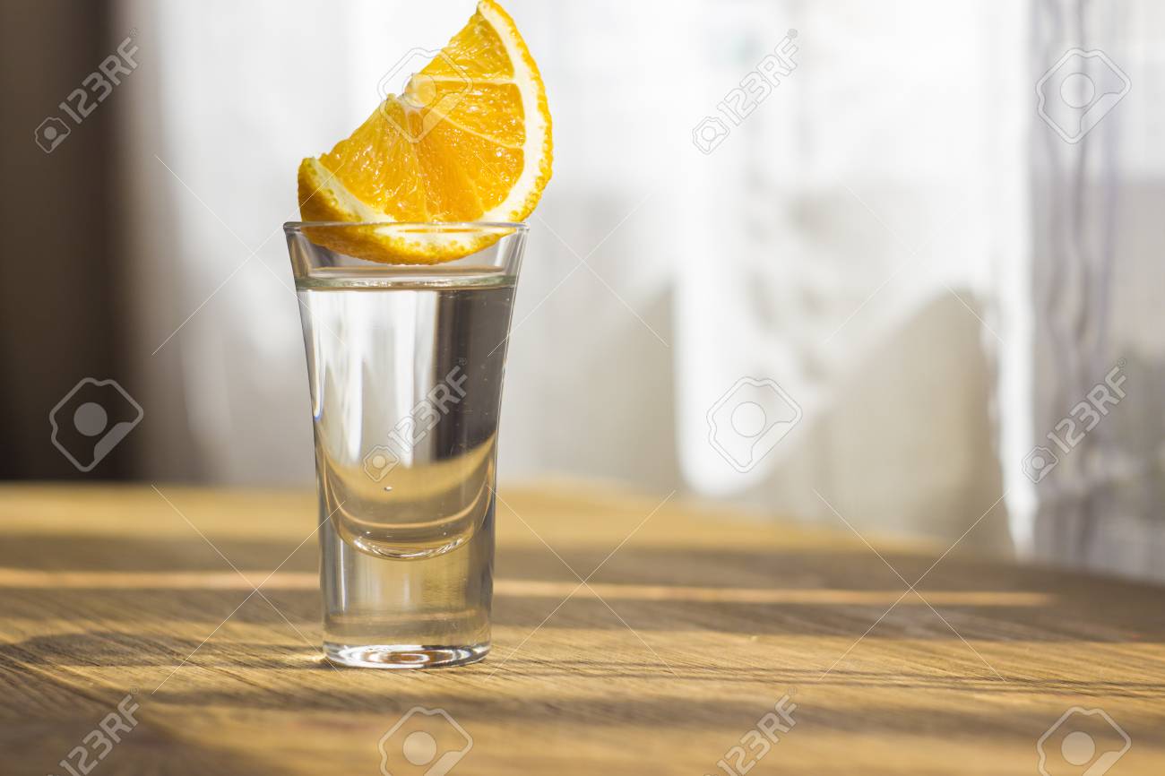 テキーラ ショット Copypaste スペースとオレンジ色 の写真素材 画像素材 Image テキーラ ショット Copypaste スペースとオレンジ色 の写真素材 画像素材 Image