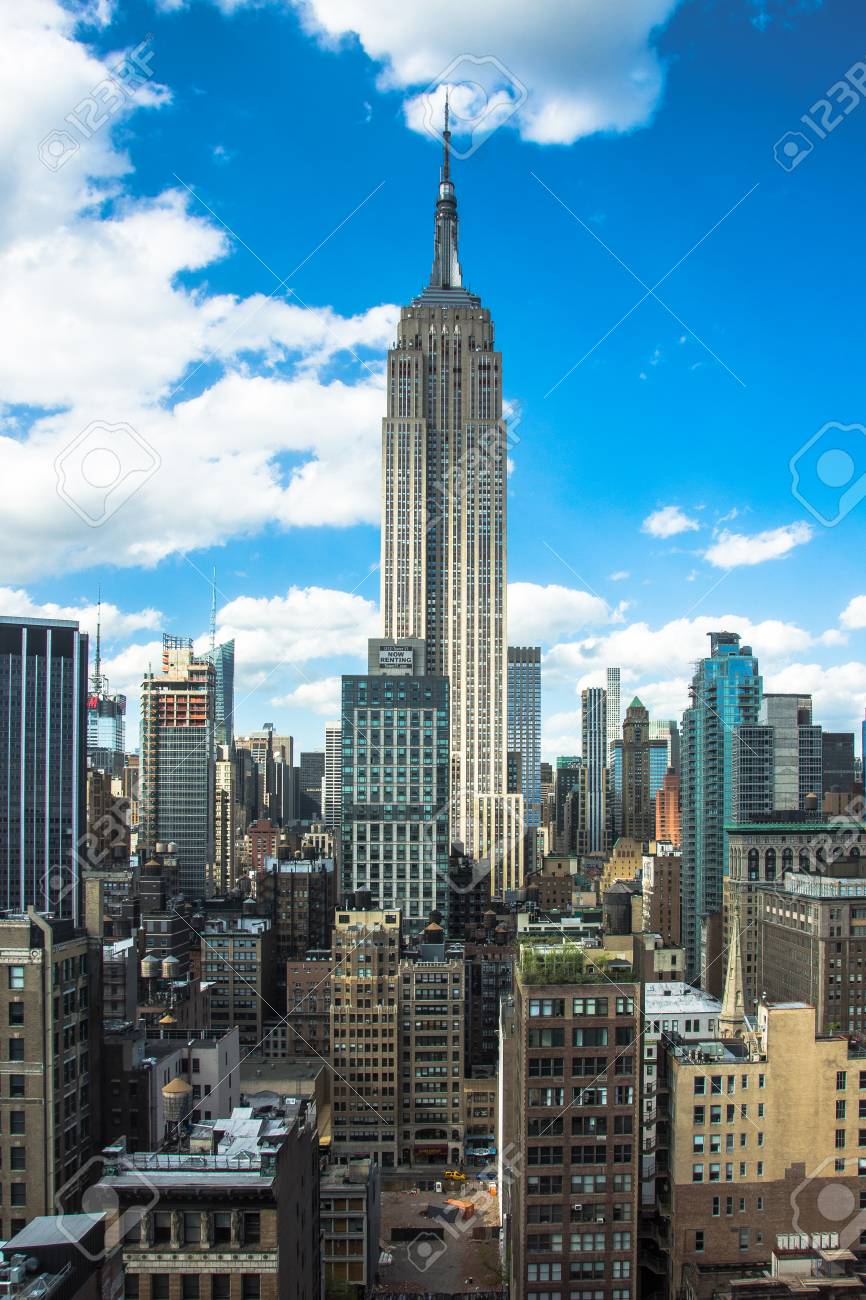 ニューヨーク 夕日に照らされたエンパイアステートビルと高層ビルがあるマンハッタンのダウンタウンのスカイライン ニューヨークの空中風景 の写真素材 画像素材 Image 7042