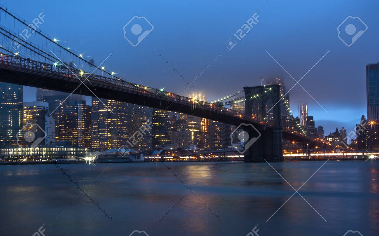 マンハッタンのスカイラインの夜景 ニューヨークの夜の風景 の写真素材 画像素材 Image 51