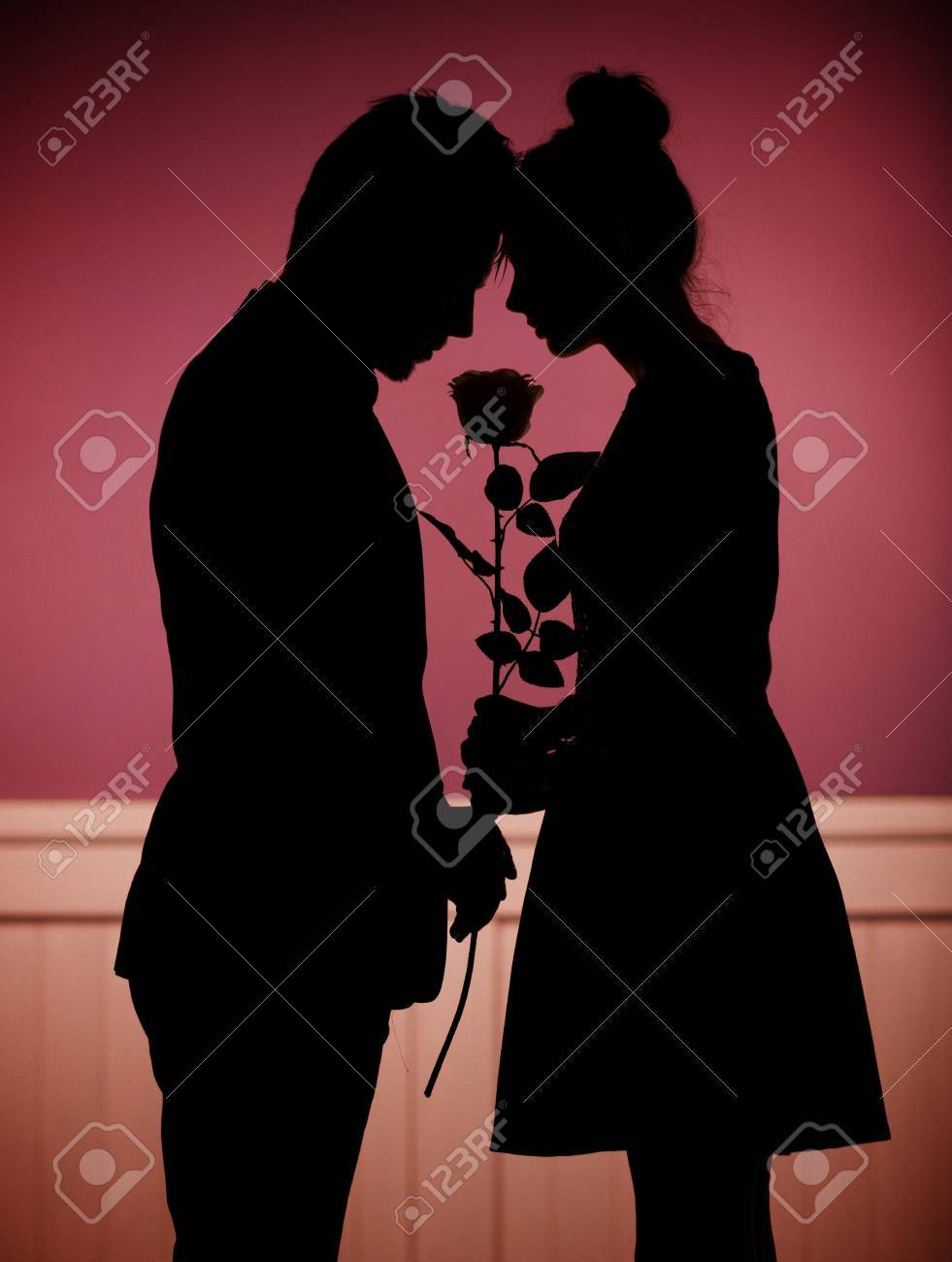 大人の恋人たちのロマンチックなシーン の写真素材 画像素材 Image