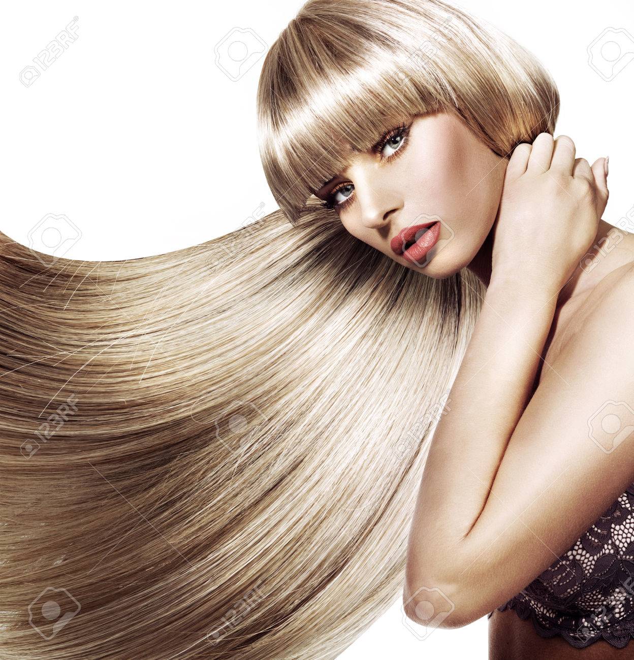 Belle Dame Avec Coiffure à La Mode