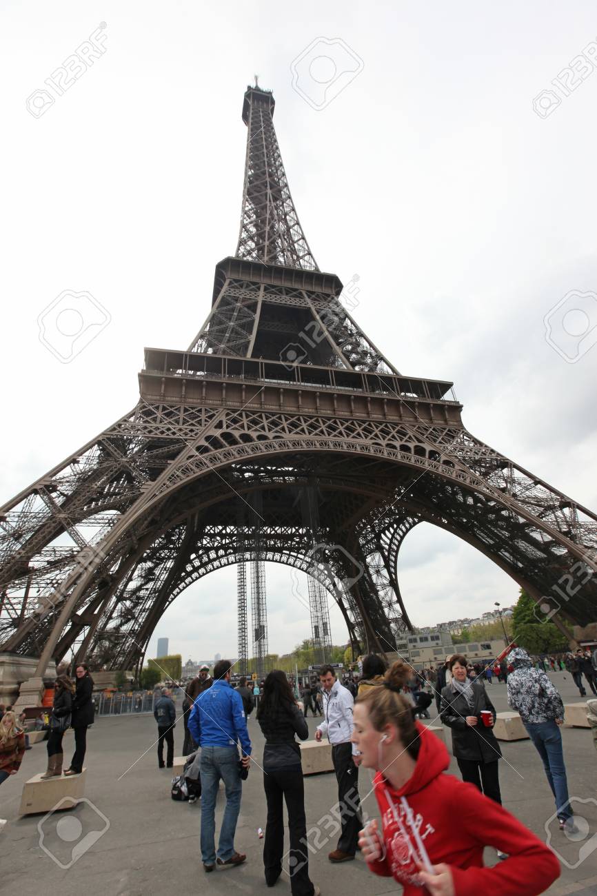 あなたはこのエッフェル塔よりでかいの？ エッフェル塔・東京タワー・東京スカイツリーによる2015年の