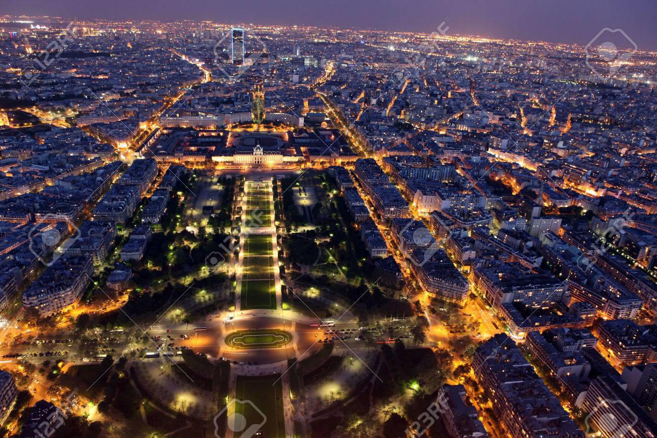 エッフェル塔からパリの夜景 の写真素材 画像素材 Image