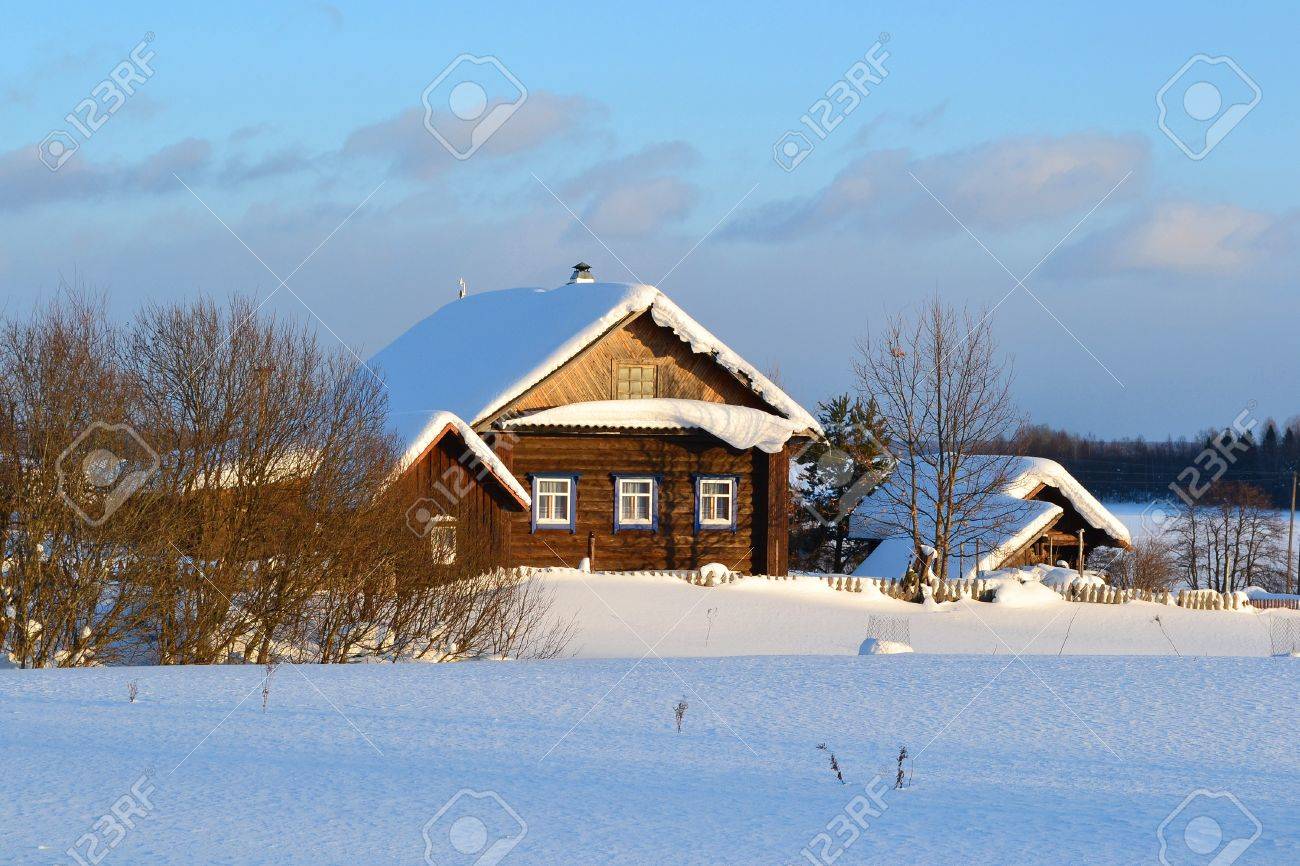 ロシアの村の小作人の家 冬 の写真素材 画像素材 Image