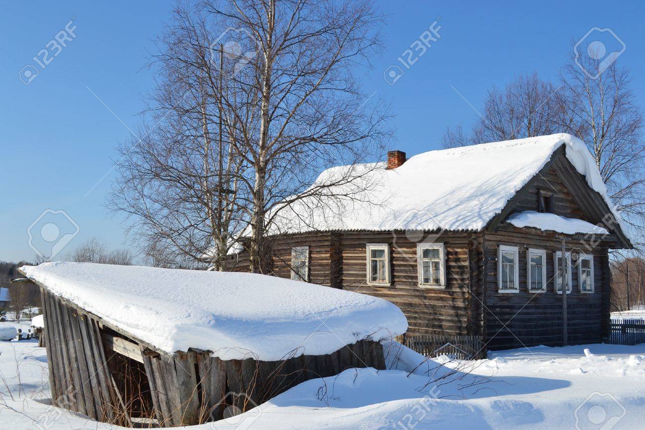 ロシアの村の小作人の家 冬 の写真素材 画像素材 Image