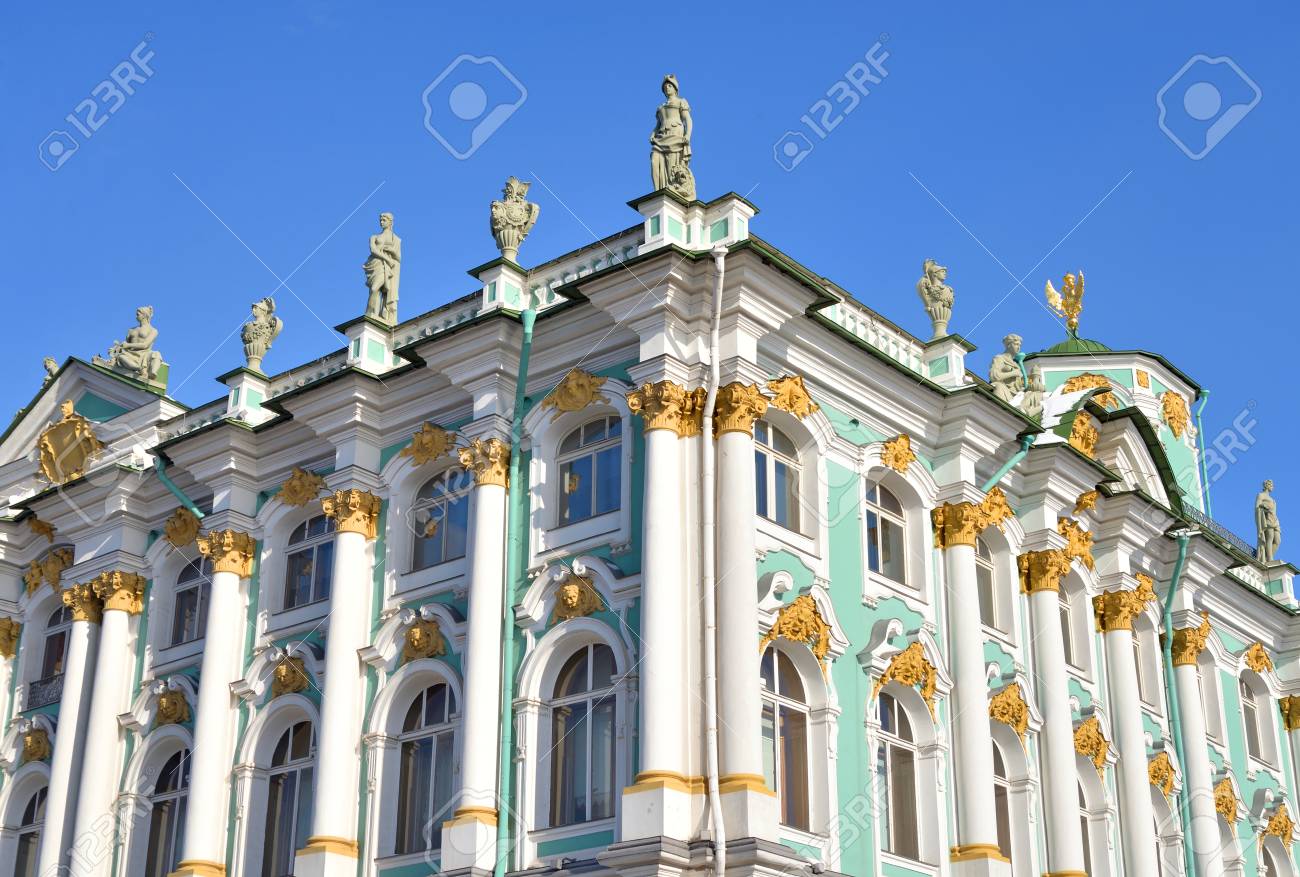 エルミタージュ美術館の冬宮殿の眺め。最大かつ最も重要な芸術、ロシアと海外で歴史博物館の 1 つ。の写真素材・画像素材 Image 80294831