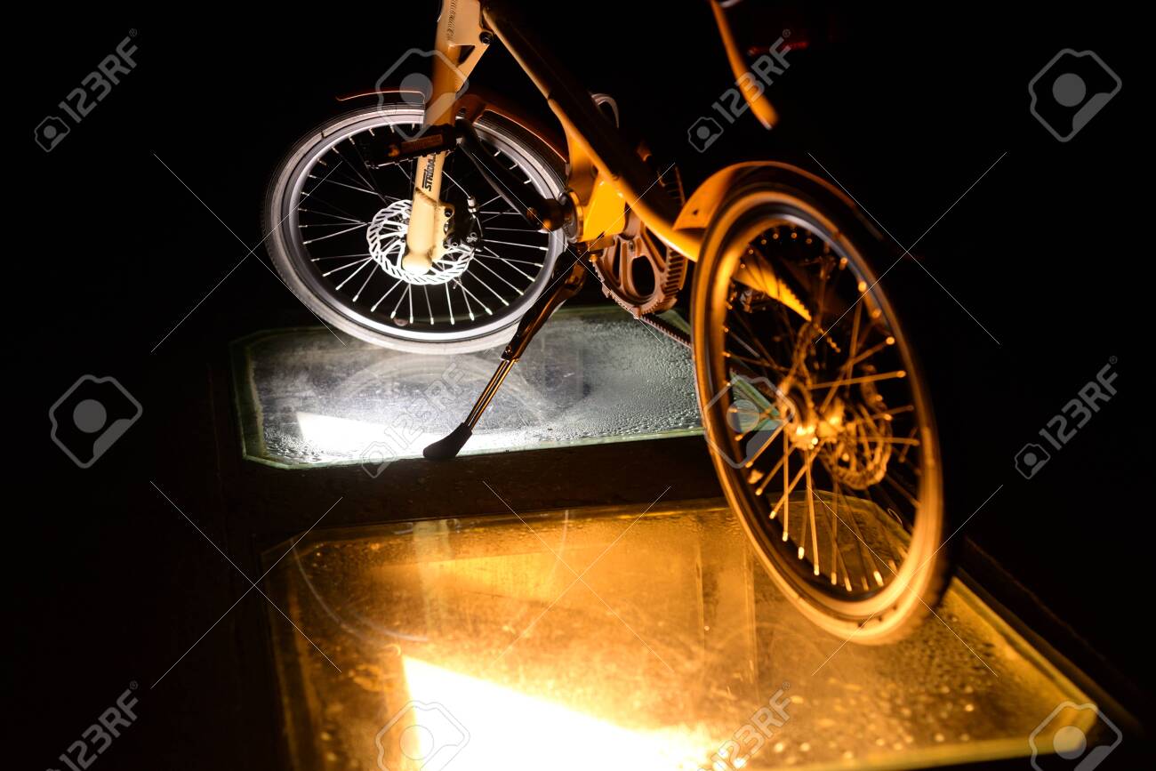 hub bike the night