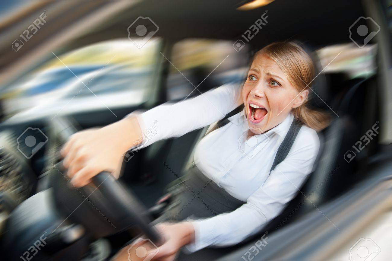 女性の車の運転と叫んでびっくりしました の写真素材 画像素材 Image 女性の車の運転と叫んでびっくりしました の写真素材 画像素材 Image