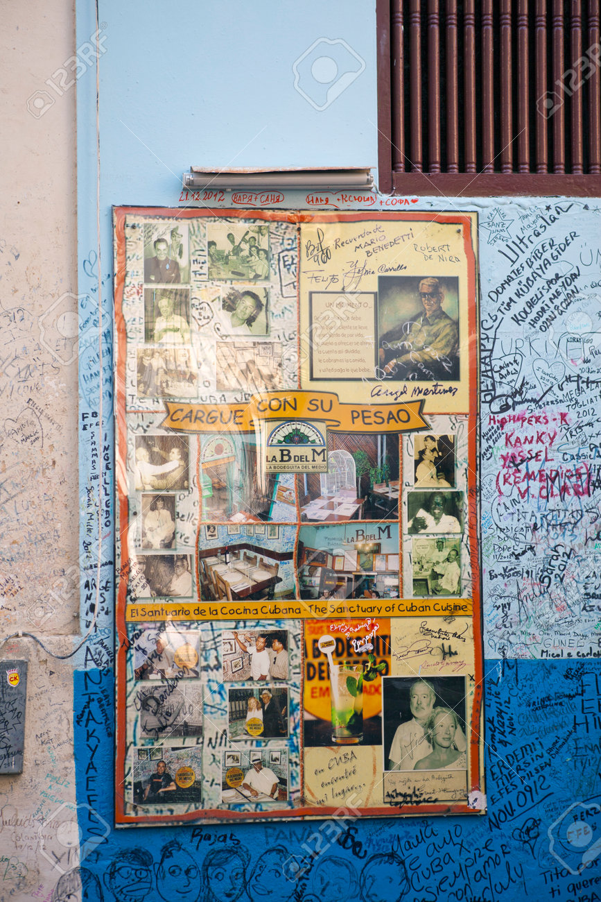 La Habana Cuba 27 De Enero De 2013 Restaurante Bodeguita Del Medio Cartel Con Autógrafos Sobre Una Entrada Este Restaurante Fue El Favorito De Ernest Hemingway Y Otras Celebridades Fotos Retratos