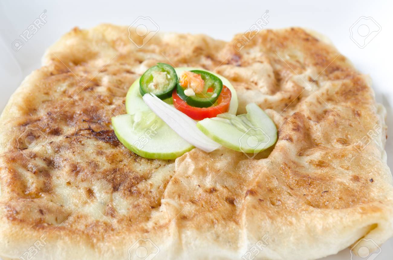 温かな軽食と Mataba イスラム教徒 インドのパンケーキ の写真素材 画像素材 Image