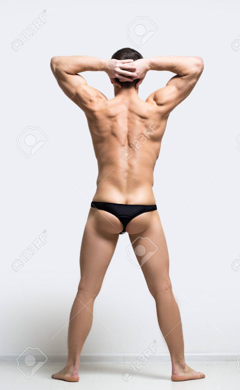 homme avec un string