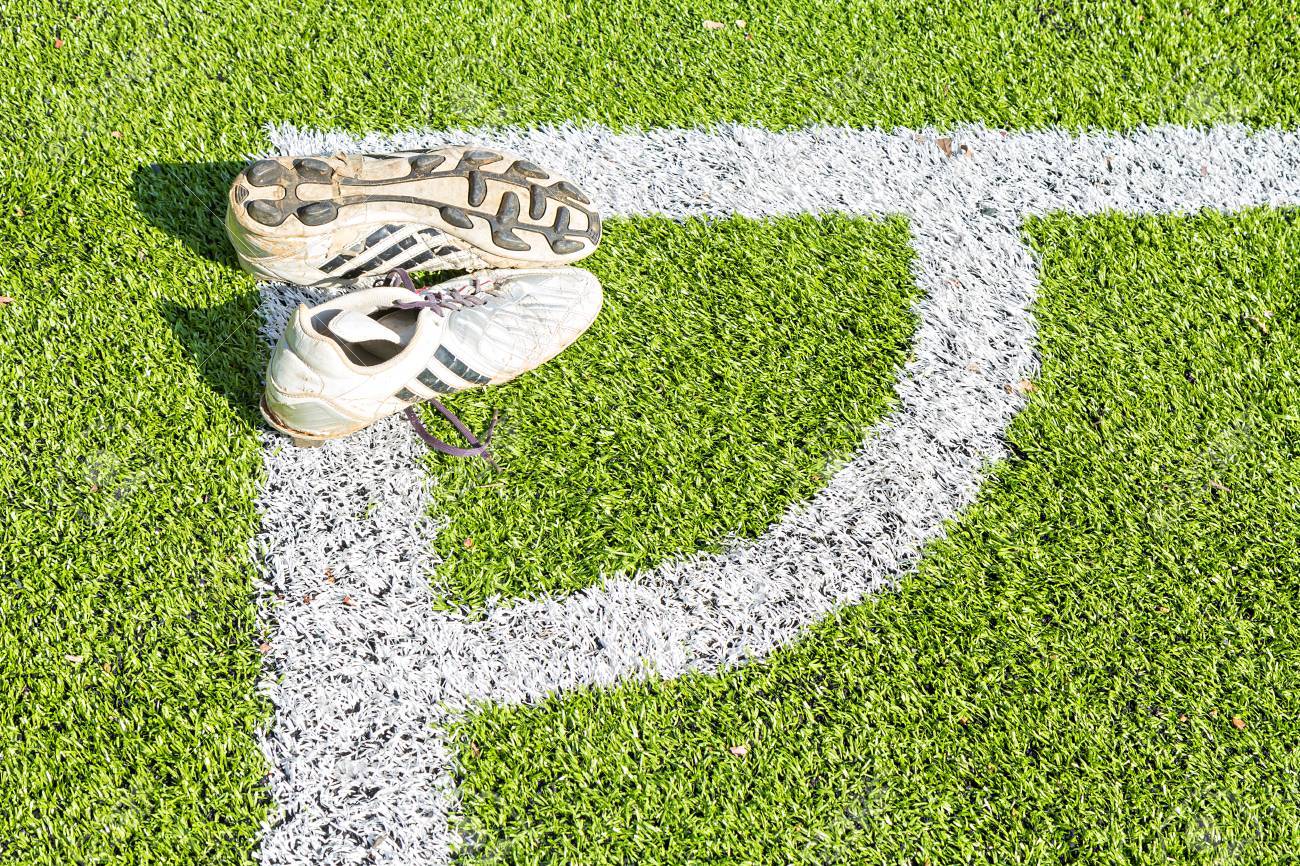 shoes for turf field