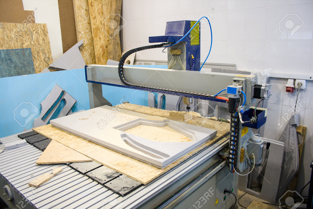 Cnc ルーター マシンは 住宅の複合体のレイアウトを作成します の写真素材 画像素材 Image Cnc ルーター マシンは 住宅の複合体のレイアウトを作成します の写真素材 画像素材 Image