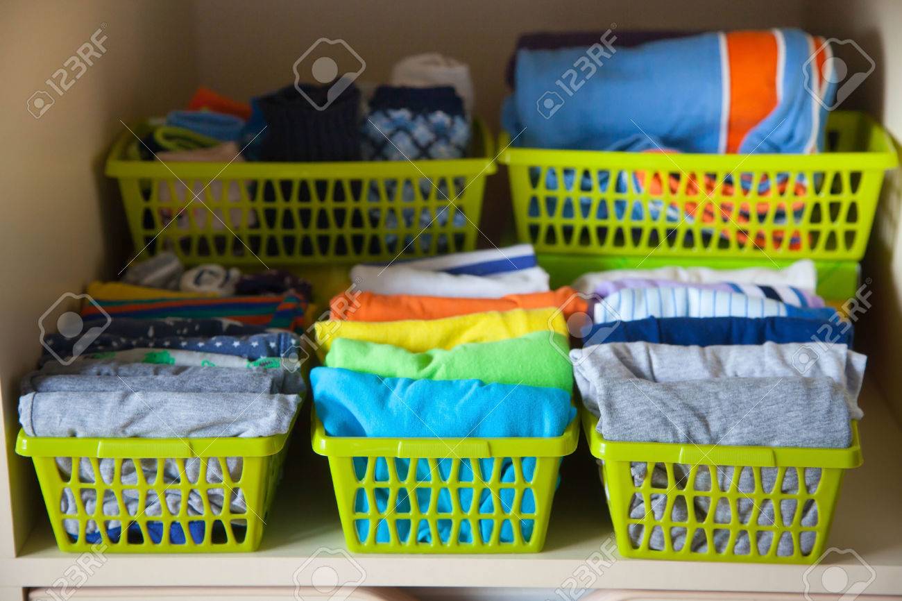 子供の事とクローゼットします 子供服のストレージ の写真素材 画像素材 Image