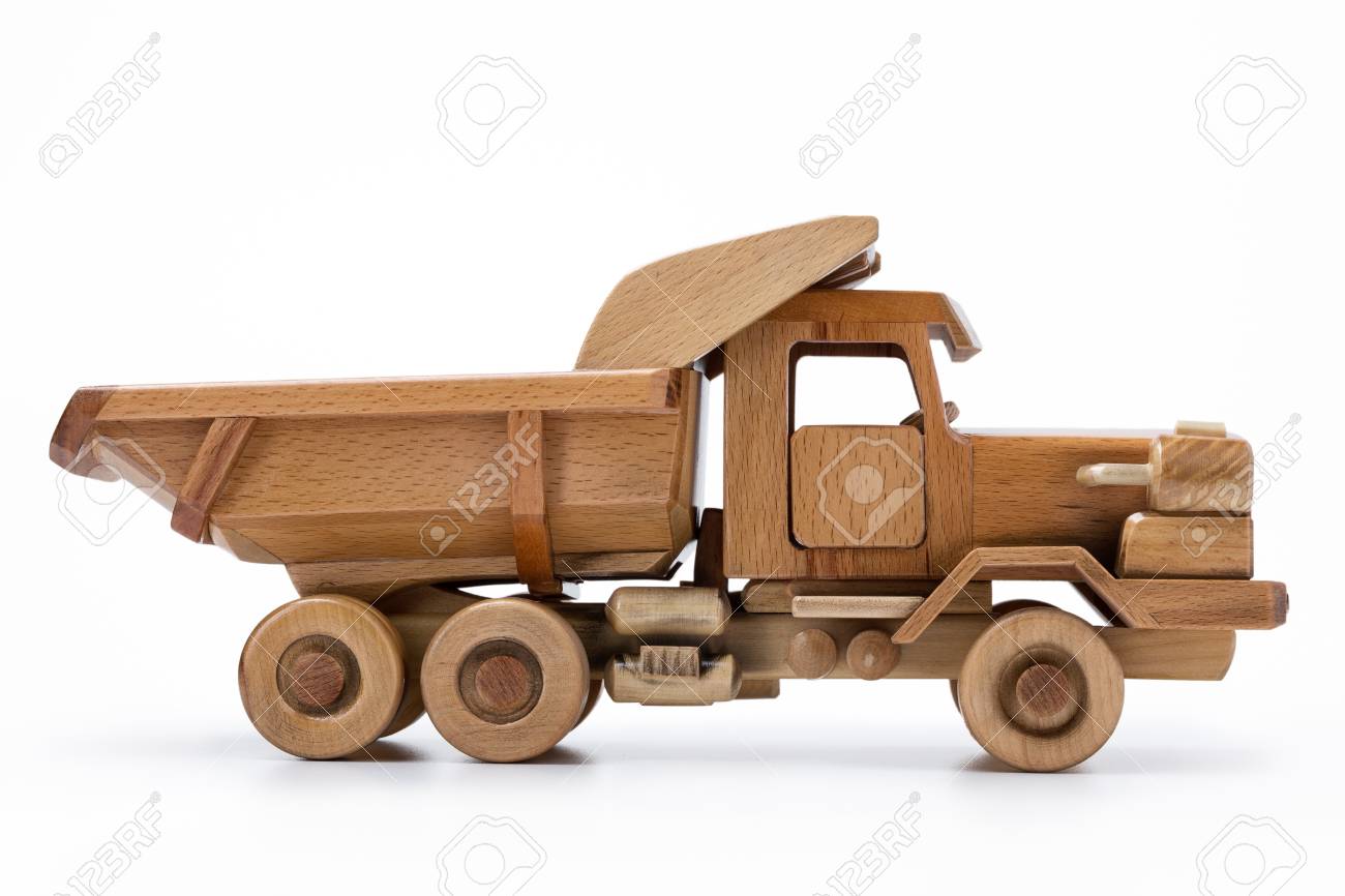木のおもちゃ車 ホワイト バック グラウンドの分離 の写真素材 画像素材 Image
